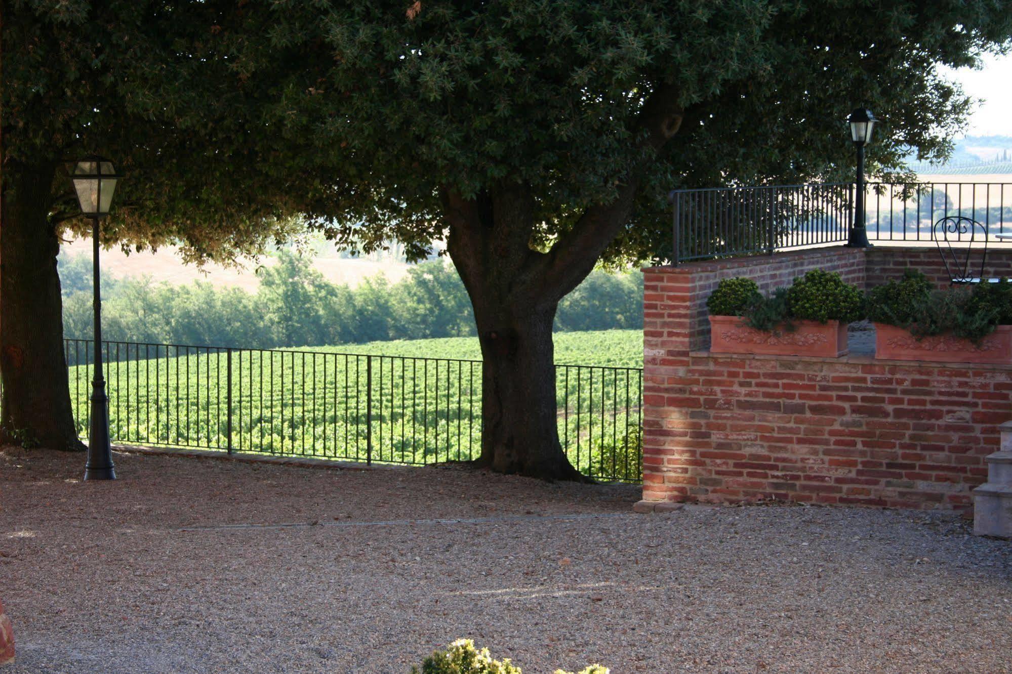 Valiano Agriturismo Terra Rossa מראה חיצוני תמונה